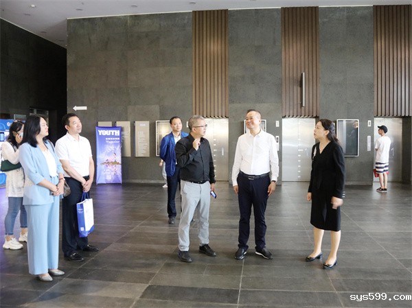 2L8A5733.jpg 2L8A5733.jpg