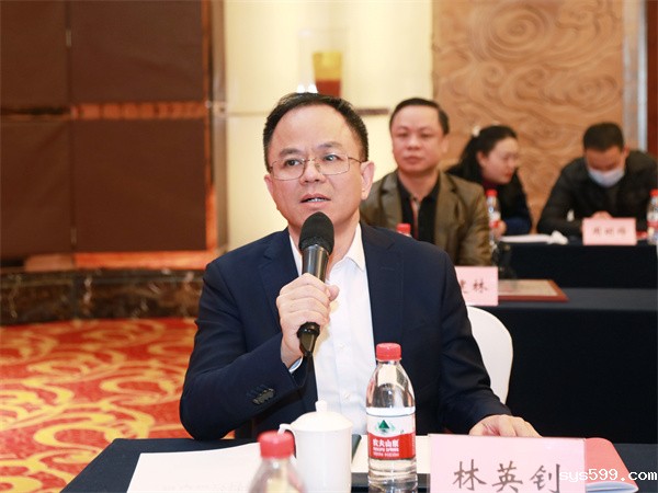 2L8A2949.jpg 2L8A2949.jpg