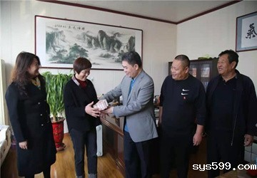 总商会执行会长、北京京华公益事业基金会理事长郑武重阳节携京华基金会秘书处工作人员开展关爱老人活动