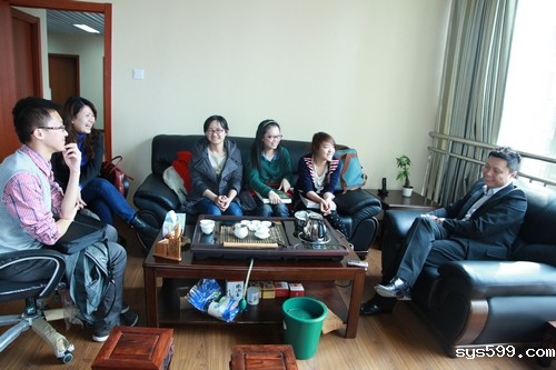 朱瑞荣捐资助学  受助学子专程感恩