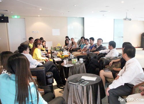 2013年度张亚清助学金发放仪式举行