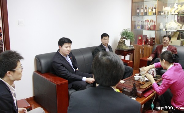 bv伟德中文网常务副会长丁明：“以商养会”促进商会良性成长 