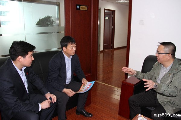 bv伟德中文网副会长郑国辉、张发生、肖志辉共同来到总商会值班