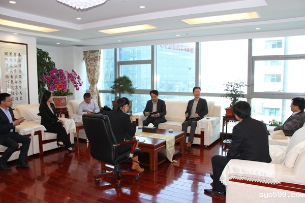 bv伟德中文网常务副会长黄文盛、潘亚文，副会长林国森共同到总商会值班 