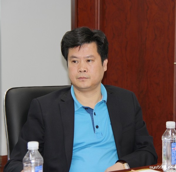 总商会副会长陈锦阳、周青腾共同来到总商会值班