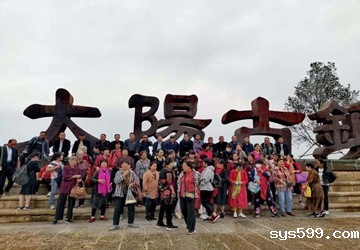 总商会务副会长兼秘书长张志雄企业“太行菊”展第一天，大阳古镇再次迎来了千人团！