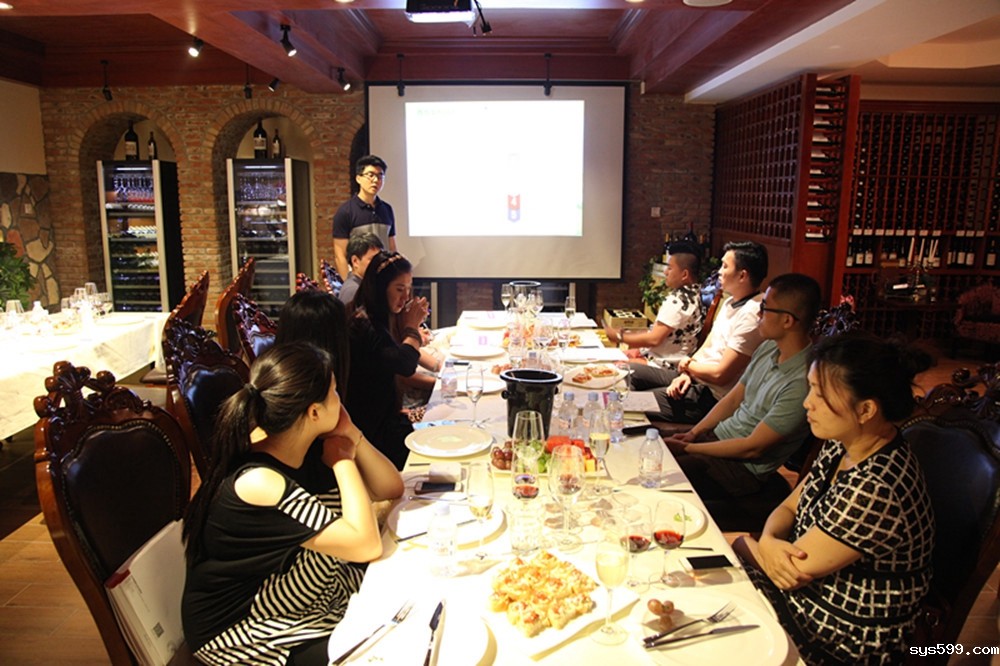 bv伟德中文网青年闽商俱乐部举行首次沙龙