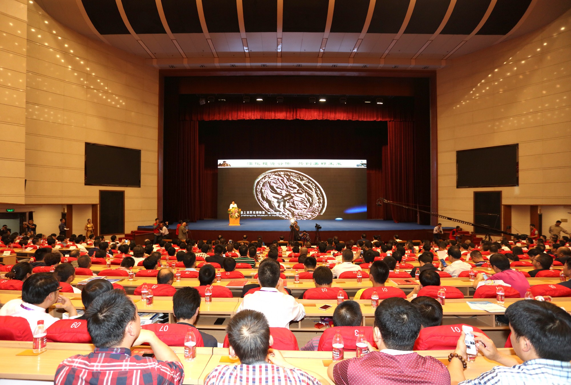 bv伟德中文网参加黑龙江省福建总商会十周年庆典系列活动